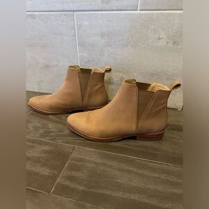 Nisolo Eva Everyday Chelsea Boot, Almond